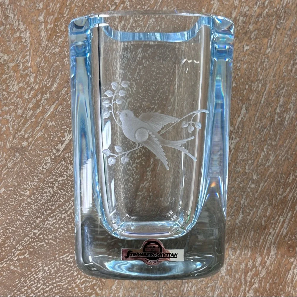 Vintage Art Glass Decor Vase Strombergshyttan Sweded with Etched Bird & Leaves